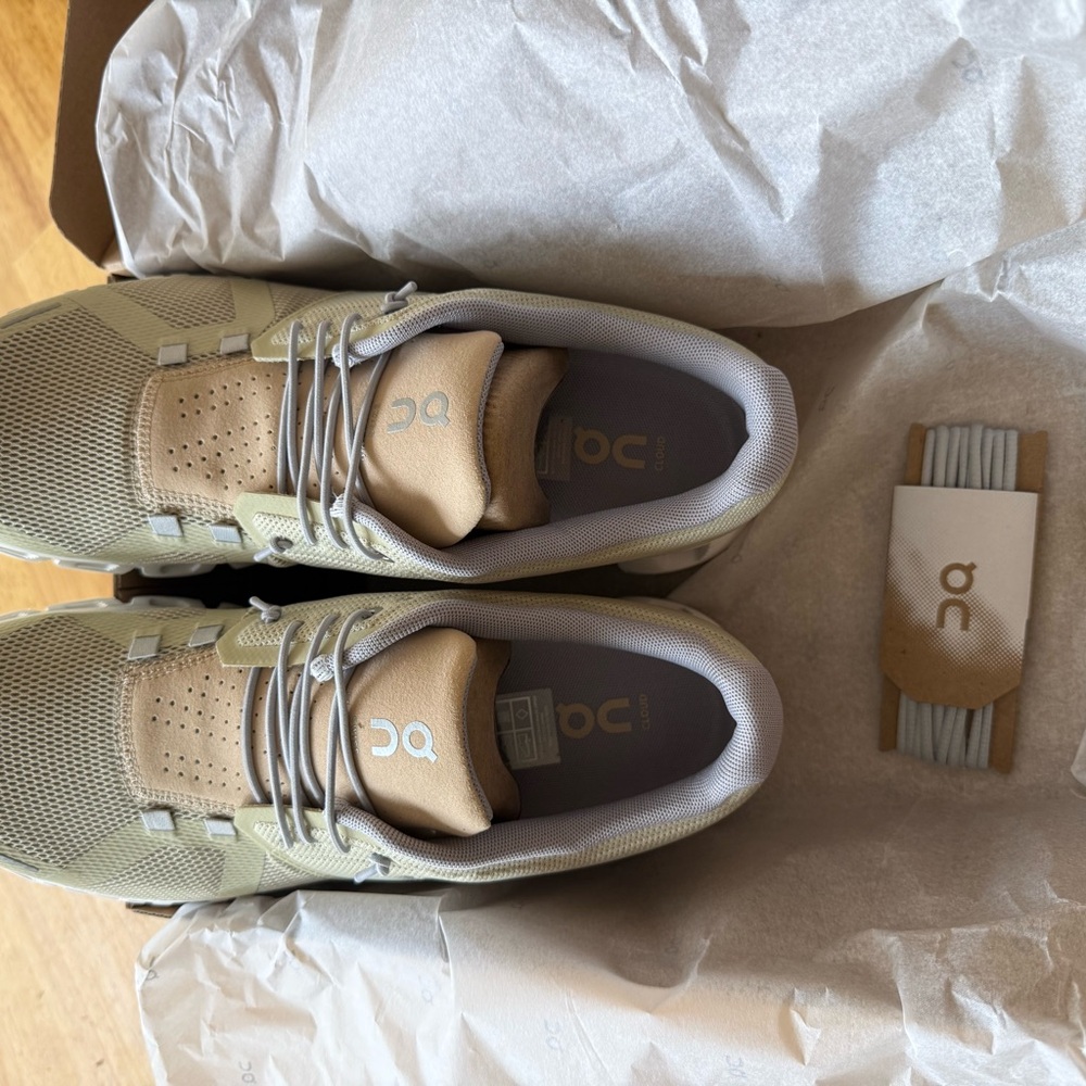 On Cloud Running Shoes Cloud 5 HAZE color size 10. - Picture 3 of 5